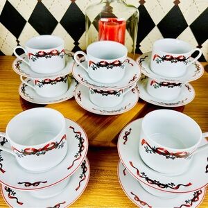 Festive Christmas Teacup & Saucer Set — 10 Cups + 10 Saucers Red & Green Holiday